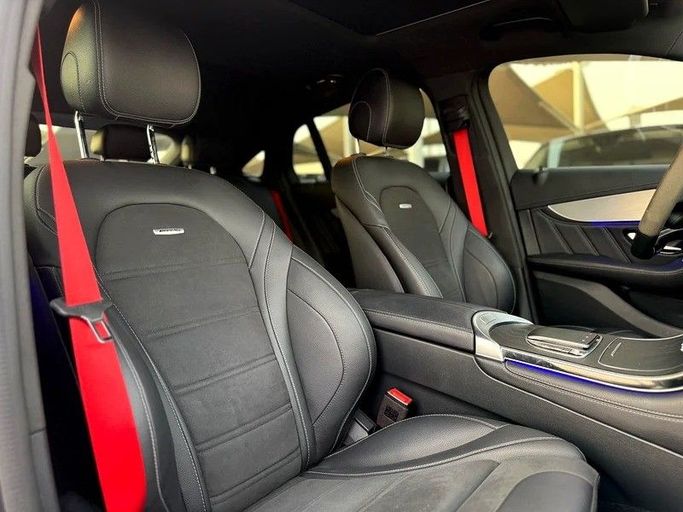 Подержанный Mercedes-Benz GLC Coupe AMG 63 AMG S I (C253) Рестайлинг, 4.0 л, 2020 в Шардже от Hayan Alkhudari Used Cars Белый цвет. Японская | AUTO.AE