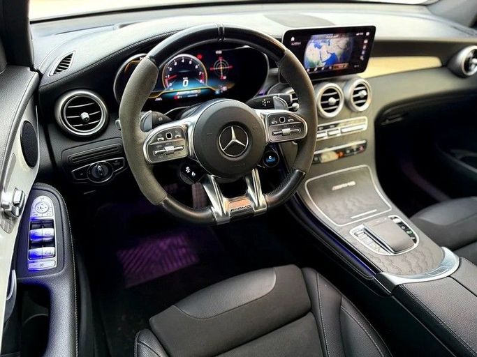 Подержанный Mercedes-Benz GLC Coupe AMG 63 AMG S I (C253) Рестайлинг, 4.0 л, 2020 в Шардже от Hayan Alkhudari Used Cars Белый цвет. Японская | AUTO.AE