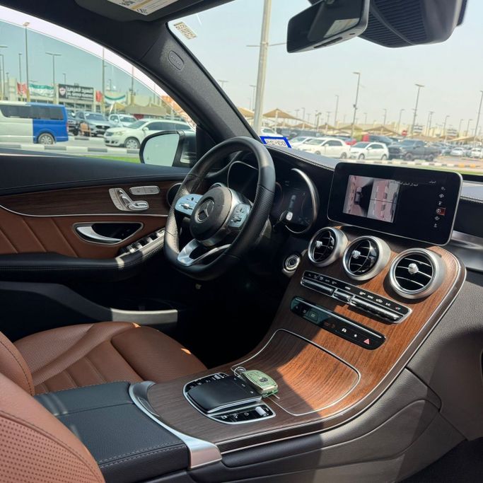 Подержанный Mercedes-Benz GLC Coupe 300 II (C254), 2.0 л, 2023 в Шардже от Alfaris Used Cars Другой цвет цвет.  | AUTO.AE