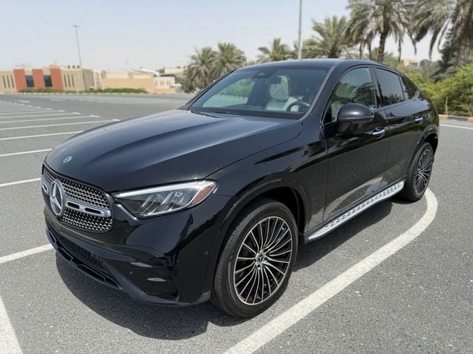 Подержанный Mercedes-Benz GLC Coupe 300 II (C254), 2.0 л, 2024 в Шардже от Alnawras Cars Черный цвет.  | AUTO.AE