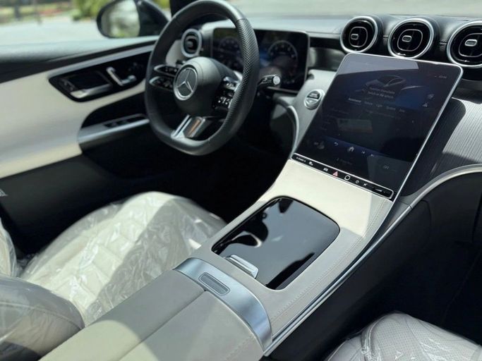 Подержанный Mercedes-Benz GLC Coupe 300 II (C254), 2.0 л, 2024 в Шардже от Alnawras Cars Черный цвет.  | AUTO.AE