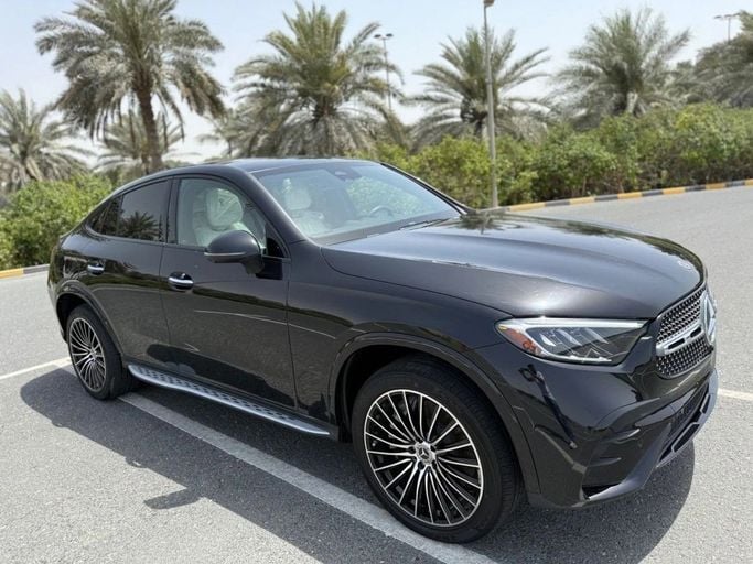 Подержанный Mercedes-Benz GLC Coupe 300 II (C254), 2.0 л, 2024 в Шардже от Alnawras Cars Черный цвет.  | AUTO.AE