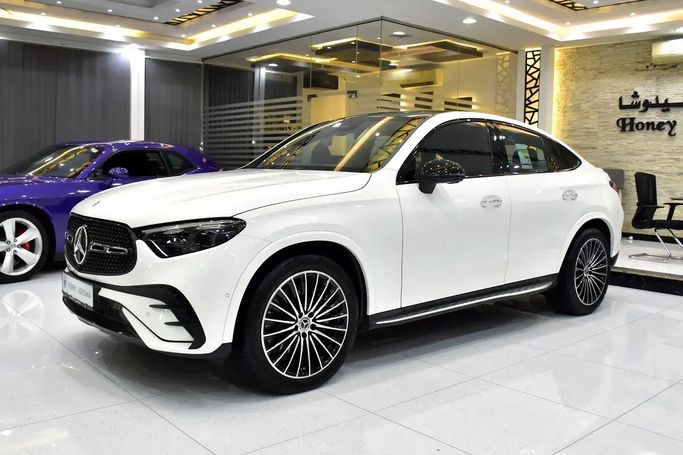 Подержанный Mercedes-Benz GLC Coupe 200 II (C254), 2.0 л, 2025 в Шардже от Honey Jidosha Used Cars Tr. Белый цвет. GCC | AUTO.AE | Объявление #273412