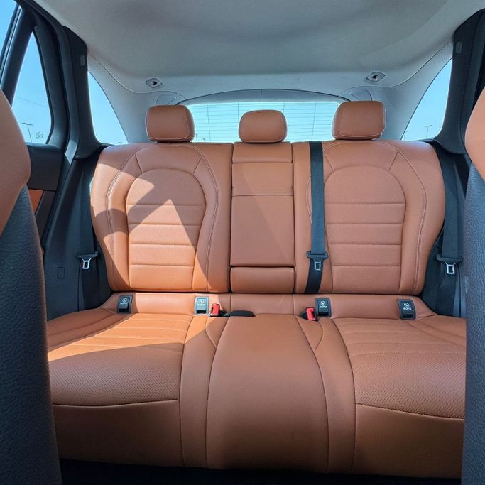 Подержанный Mercedes-Benz GLC 200 I (X253) Рестайлинг, 2.0 л, 2020 в Шардже от Alfaris Used Cars Черный цвет.  | AUTO.AE