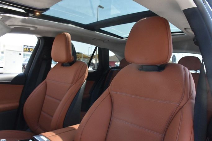 Подержанный Mercedes-Benz GLC 300 II (X254), 2.0 л, 2023 в Шардже от Alfaris Used Cars Черный цвет.  | AUTO.AE