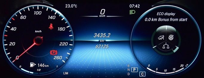 Подержанный Mercedes-Benz GLC 200 I (X253) Рестайлинг, 2.0 л, 2021 в Шардже от Honey Gidosha Used Cars Tr. Белый цвет.  | AUTO.AE