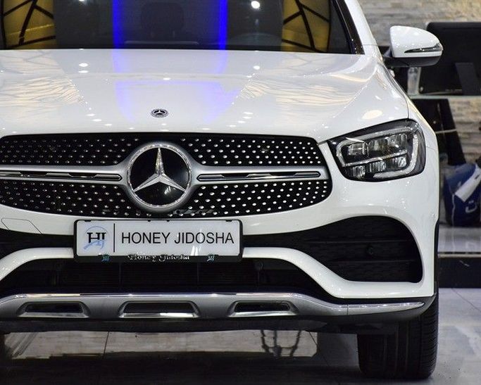 Подержанный Mercedes-Benz GLC 200 I (X253) Рестайлинг, 2.0 л, 2021 в Шардже от Honey Gidosha Used Cars Tr. Белый цвет.  | AUTO.AE