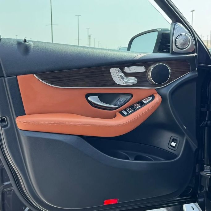 Used Mercedes-Benz GLC 300 I (X253) Facelift, 2.0 l, 2020 in Sharjah by Alfaris Used Cars, Black color.  | AUTO.AE