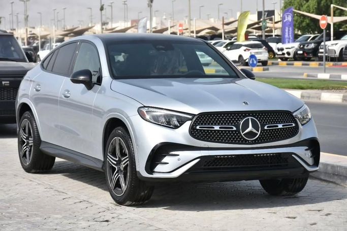 Новый Mercedes-Benz GLC 300 II (X254), 2.0 л, 2024 в Шардже от Alfaris Used Cars Серебристый цвет.  | AUTO.AE