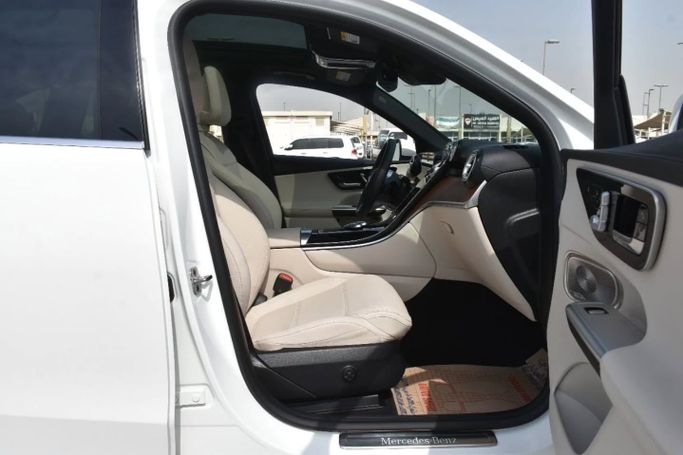 Used Mercedes-Benz GLC 300 II (X254), 2.0 l, 2023 in Sharjah by Alfaris Used Cars, White color. Other | AUTO.AE