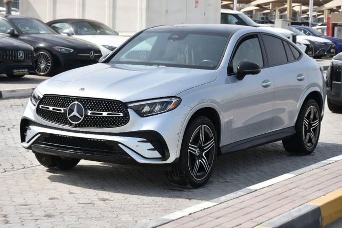Подержанный Mercedes-Benz GLC 300 II (X254), 2.0 л, 2024 в Шардже от Alfaris Used Cars Серебристый цвет. Other | AUTO.AE