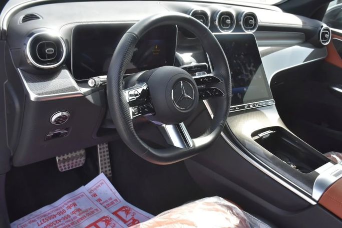 Подержанный Mercedes-Benz GLC 300 II (X254), 2.0 л, 2024 в Шардже от Alfaris Used Cars Серебристый цвет. Other | AUTO.AE