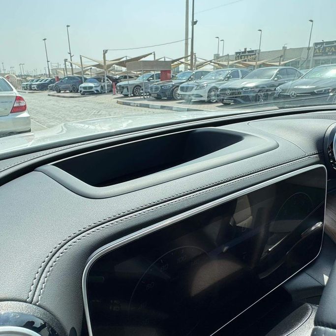 Подержанный Mercedes-Benz GLC 300 II (X254), 2.0 л, 2023 в Шардже от Alfaris Used Cars Белый цвет. Other | AUTO.AE