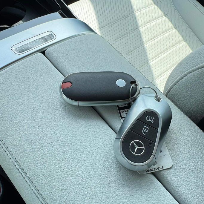 Подержанный Mercedes-Benz GLC 300 II (X254), 2.0 л, 2023 в Шардже от Alfaris Used Cars Белый цвет. Other | AUTO.AE