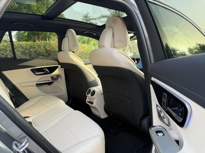 Подержанный Mercedes-Benz GLC 300 II (X254), 2.0 л, 2023 в Шардже от Alnawras Cars Серый цвет.  | AUTO.AE