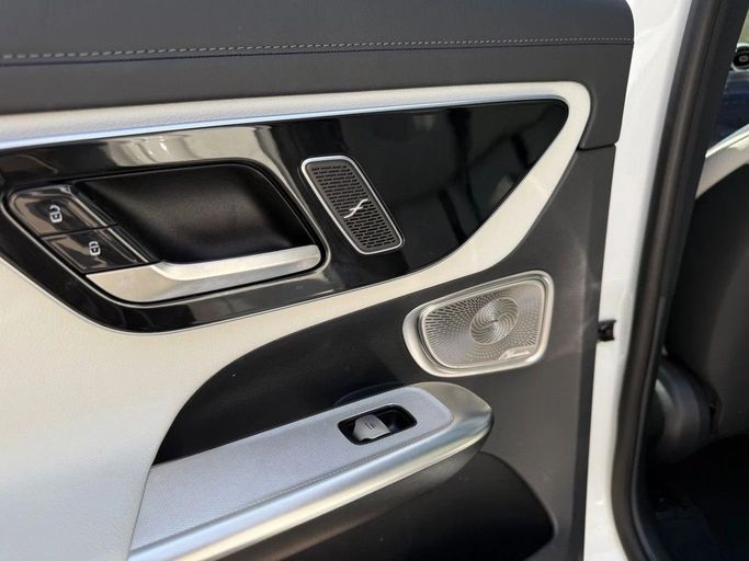 Подержанный Mercedes-Benz GLC 300 II (X254), 2.0 л, 2023 в Шардже от Alnawras Cars Белый цвет.  | AUTO.AE
