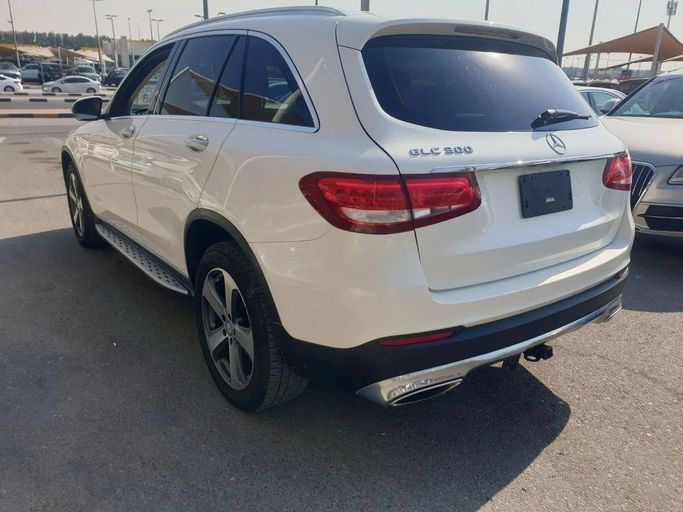 Подержанный Mercedes-Benz GLC 300 I (X253), 2.0 л, 2017 в Шардже от Alnawras Cars Белый цвет. Американская | AUTO.AE