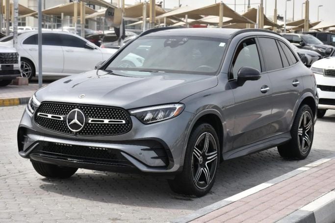 Подержанный Mercedes-Benz GLC 300 II (X254), 2.0 л, 2023 в Шардже от Alfaris Used Cars Серый цвет. Other | AUTO.AE