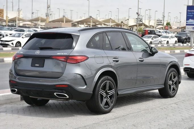 Подержанный Mercedes-Benz GLC 300 II (X254), 2.0 л, 2023 в Шардже от Alfaris Used Cars Серый цвет. Other | AUTO.AE