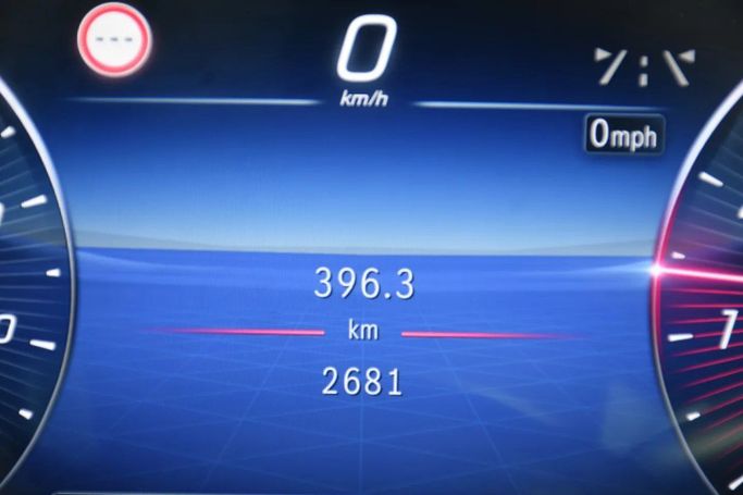 Подержанный Mercedes-Benz GLC 300 II (X254), 2.0 л, 2023 в Шардже от Alfaris Used Cars Белый цвет. Other | AUTO.AE