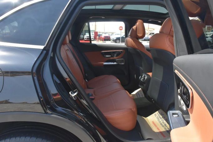 Подержанный Mercedes-Benz GLC 300 II (X254), 2.0 л, 2023 в Шардже от Alfaris Used Cars Черный цвет. Other | AUTO.AE