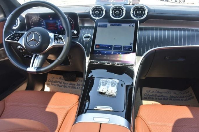 Подержанный Mercedes-Benz GLC 300 II (X254), 2.0 л, 2023 в Шардже от Alfaris Used Cars Черный цвет. Other | AUTO.AE