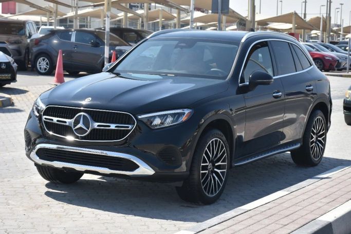 Подержанный Mercedes-Benz GLC 300 II (X254), 2.0 л, 2023 в Шардже от Alfaris Used Cars Черный цвет. Other | AUTO.AE