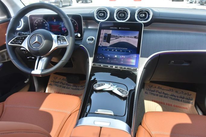Подержанный Mercedes-Benz GLC 300 II (X254), 2.0 л, 2023 в Шардже от Alfaris Used Cars Черный цвет. Other | AUTO.AE