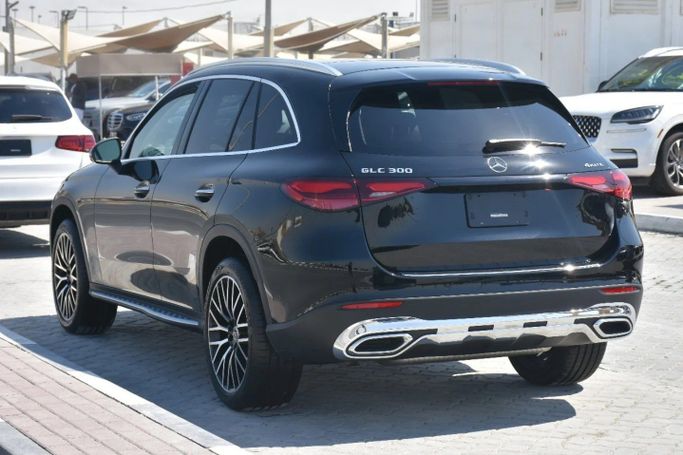Подержанный Mercedes-Benz GLC 300 II (X254), 2.0 л, 2023 в Шардже от Alfaris Used Cars Черный цвет. Other | AUTO.AE