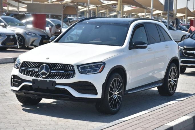 Подержанный Mercedes-Benz GLC 300 I (X253) Рестайлинг, 2.0 л, 2020 в Шардже от Alfaris Used Cars Белый цвет. Other | AUTO.AE
