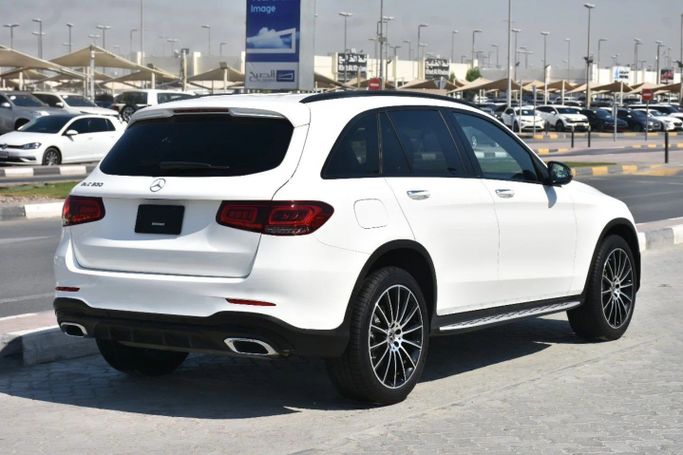 Подержанный Mercedes-Benz GLC 300 I (X253) Рестайлинг, 2.0 л, 2020 в Шардже от Alfaris Used Cars Белый цвет. Other | AUTO.AE