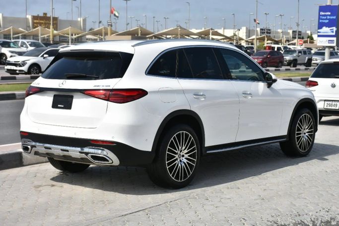 Подержанный Mercedes-Benz GLC 300 II (X254), 2.0 л, 2023 в Шардже от Alfaris Used Cars Белый цвет. Other | AUTO.AE