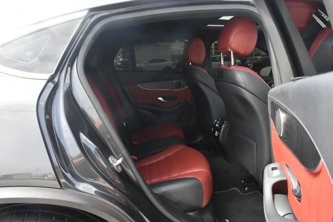 Подержанный Mercedes-Benz GLC 200 I (X253) Рестайлинг, 2.0 л, 2020 в Шардже от Alfaris Used Cars Черный цвет. GCC | AUTO.AE