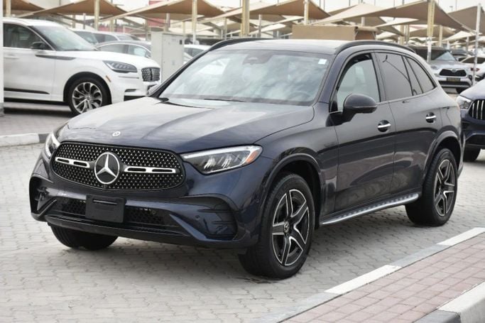 Подержанный Mercedes-Benz GLC 300 II (X254), 2.0 л, 2023 в Шардже от Alfaris Used Cars Черный цвет. Other | AUTO.AE