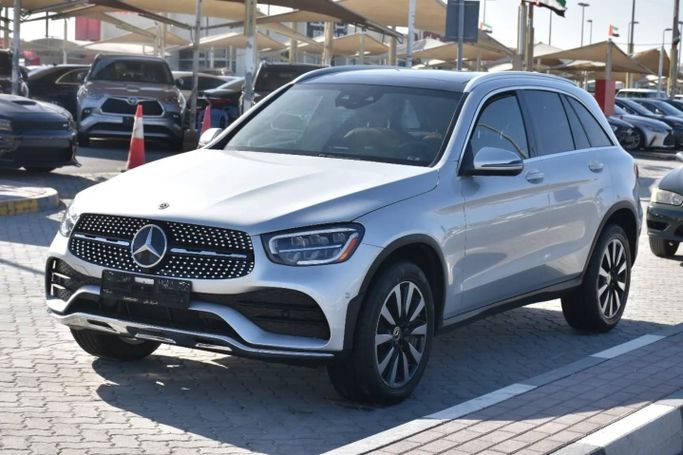 Подержанный Mercedes-Benz GLC 300 I (X253) Рестайлинг, 2.0 л, 2020 в Шардже от Alfaris Used Cars Серебристый цвет. Other | AUTO.AE