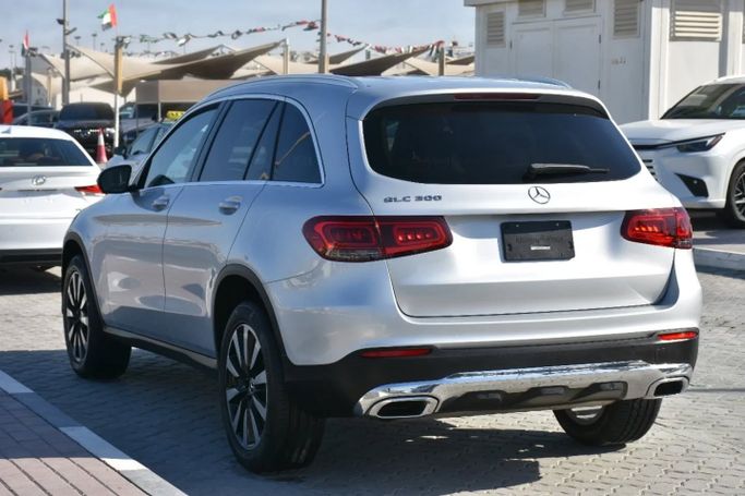 Подержанный Mercedes-Benz GLC 300 I (X253) Рестайлинг, 2.0 л, 2020 в Шардже от Alfaris Used Cars Серебристый цвет. Other | AUTO.AE