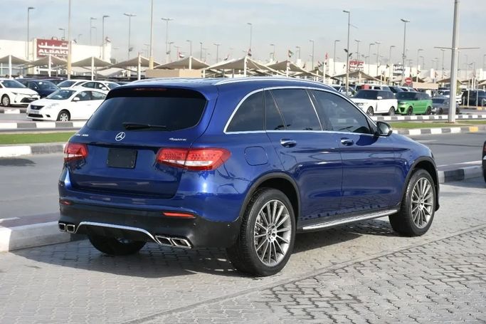 Подержанный Mercedes-Benz GLC 300 I (X253), 2.0 л, 2019 в Шардже от Alfaris Used Cars Синий цвет. Other | AUTO.AE