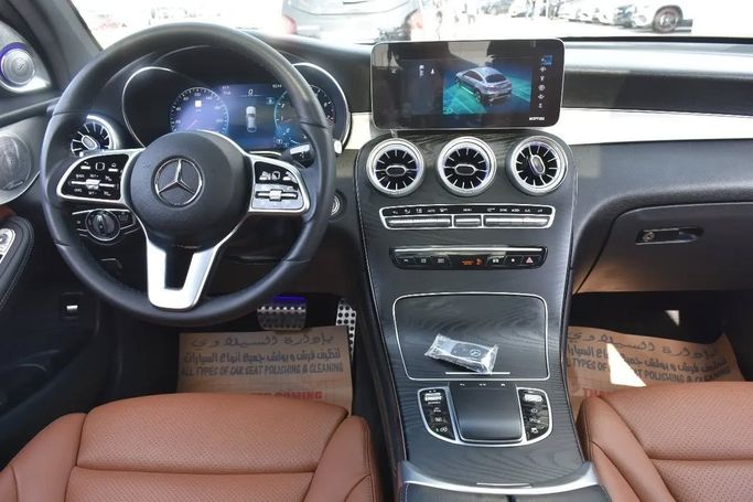 Подержанный Mercedes-Benz GLC 300 I (X253) Рестайлинг, 2.0 л, 2020 в Шардже от Alfaris Used Cars Черный цвет. Other | AUTO.AE