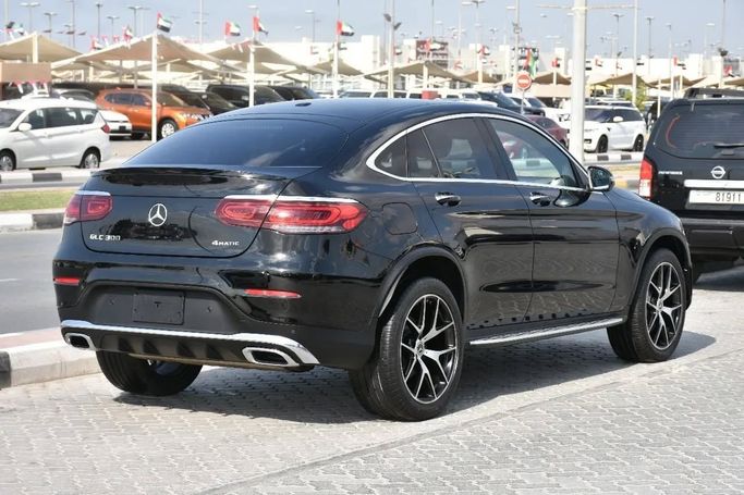 Подержанный Mercedes-Benz GLC 300 I (X253) Рестайлинг, 2.0 л, 2020 в Шардже от Alfaris Used Cars Черный цвет. Other | AUTO.AE
