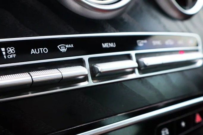 Used Mercedes-Benz GLC 200 I (X253) Facelift, 2.0 l, 2021 in Sharjah by Al Rukin Al Saudi, White color. GCC Specs | AUTO.AE