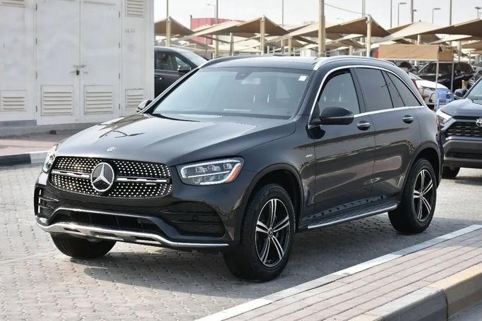 Подержанный Mercedes-Benz GLC 300 I (X253) Рестайлинг, 2.0 л, 2020 в Шардже от Alfaris Used Cars Серый цвет. Other | AUTO.AE