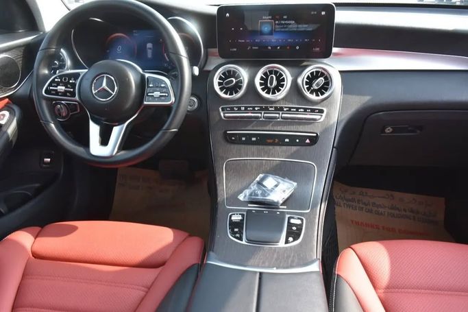 Подержанный Mercedes-Benz GLC 300 I (X253) Рестайлинг, 2.0 л, 2020 в Шардже от Alfaris Used Cars Серый цвет. Other | AUTO.AE