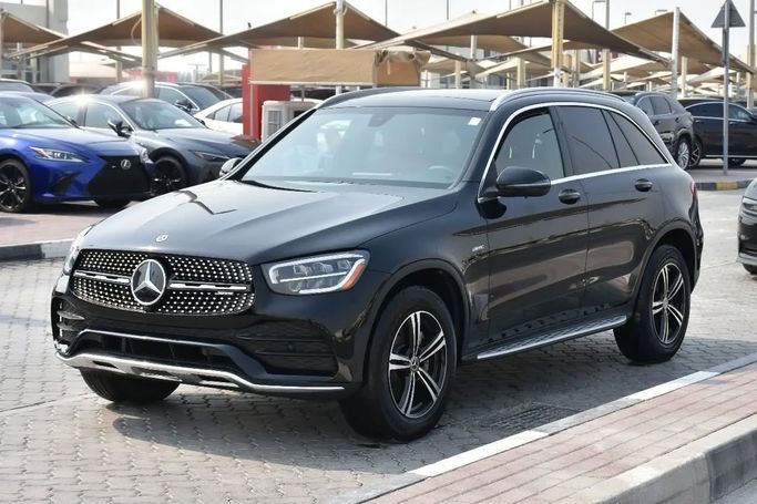 Подержанный Mercedes-Benz GLC 300 I (X253) Рестайлинг, 2.0 л, 2020 в Шардже от Alfaris Used Cars Черный цвет. Other | AUTO.AE