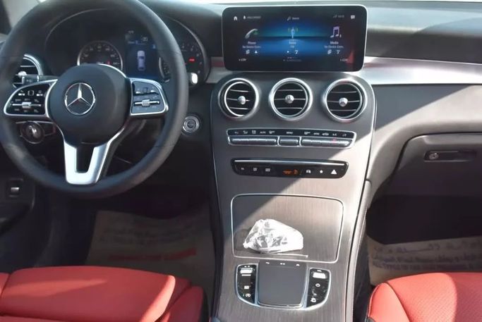 Used Mercedes-Benz GLC 300 I (X253) Facelift, 2.0 l, 2020 in Sharjah by Alfaris Used Cars, White color. Other | AUTO.AE