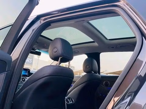 Подержанный Mercedes-Benz GLC 300 I (X253) Рестайлинг, 2.0 л, 2021 в Шардже от Ali Used Cars Черный цвет. Американская | AUTO.AE