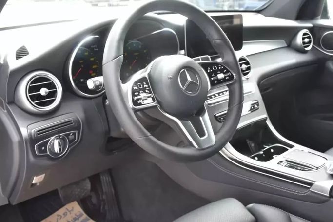 Подержанный Mercedes-Benz GLC 300 I (X253) Рестайлинг, 2.0 л, 2020 в Шардже от Alfaris Used Cars Серый цвет. Other | AUTO.AE