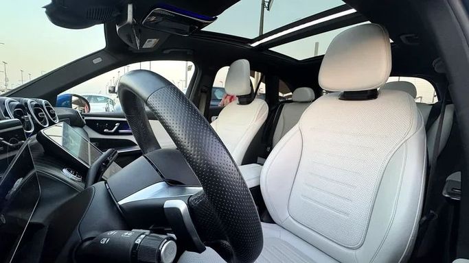 Подержанный Mercedes-Benz GLC 300 II (X254), 2.0 л, 2023 в Шардже от Karkuk Used Cars Синий цвет. Американская | AUTO.AE