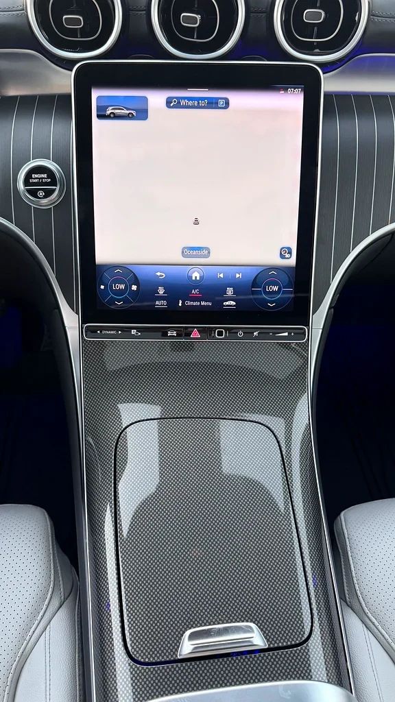 Подержанный Mercedes-Benz GLC 300 II (X254), 2.0 л, 2023 в Шардже от Karkuk Used Cars Синий цвет. Американская | AUTO.AE