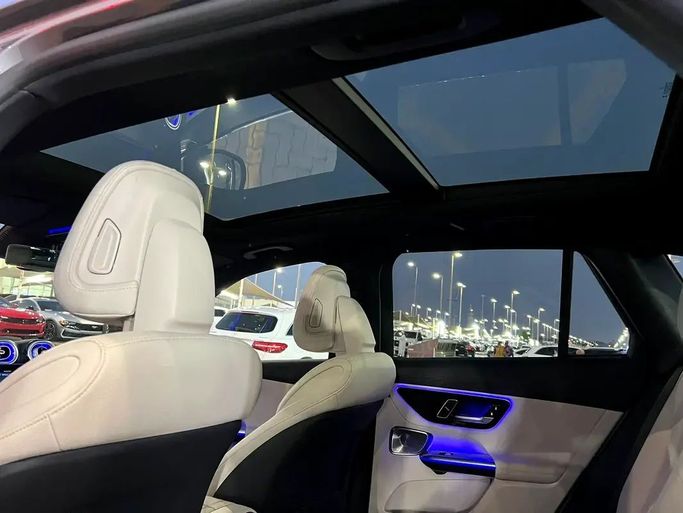 Подержанный Mercedes-Benz GLC 300 II (X254), 2.0 л, 2023 в Шардже от Karkuk Used Cars Серый цвет. Американская | AUTO.AE