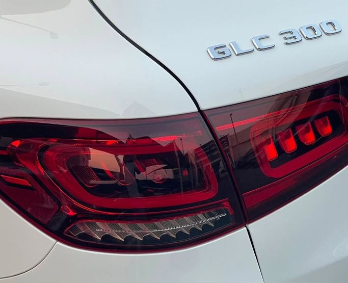 Used Mercedes-Benz GLC 300 I (X253) Facelift, 2.0 l, 2021 in Sharjah by Al Nukhba Al Malakyah Used Cars, White color. American Specs | AUTO.AE
